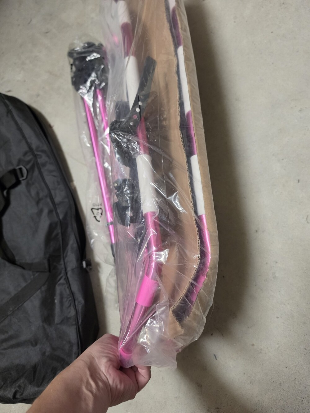 Nwt Pink Snowshoe Set with Carry Bag and Poles - Picture 4 of 4